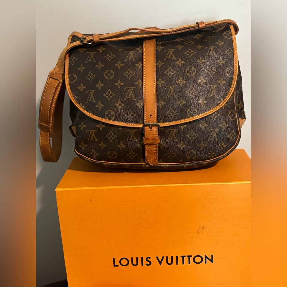 Louis Vuitton Saumur 35 Monogram Canvas Bag w/COA, Box & Dust Bag - Picture 5 of 16